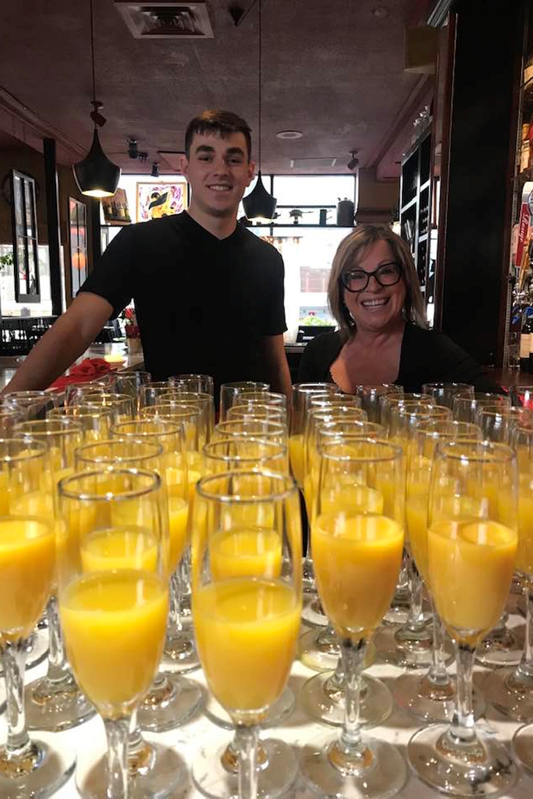 brunch Free mimosas